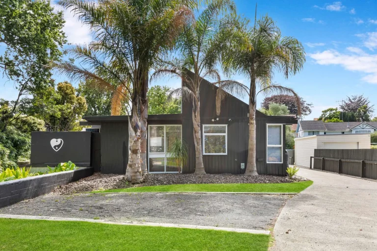 95A Anzac Parade featured property